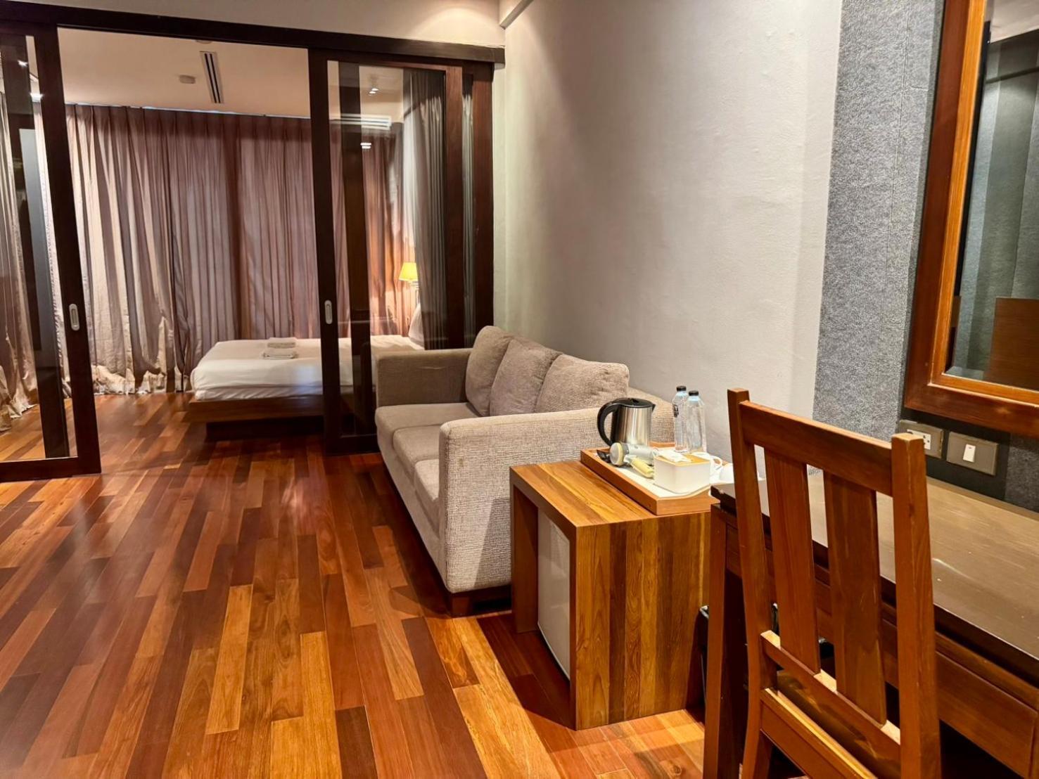 Wish Inn Silom - วิช อินน์ สีลม X Bangkok Exterior photo